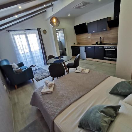 New Nikolina 4 Star Lägenhet Mali Lošinj Exteriör bild