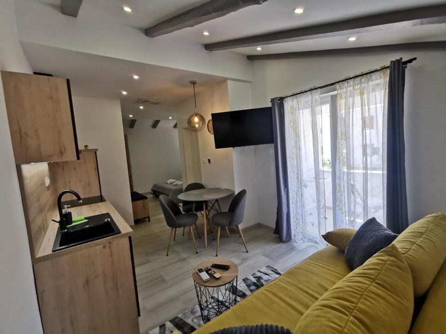 New Nikolina 4 Star Lägenhet Mali Lošinj Exteriör bild