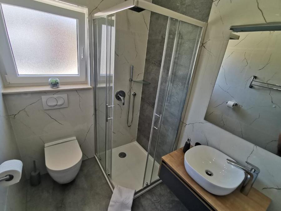 New Nikolina 4 Star Lägenhet Mali Lošinj Exteriör bild