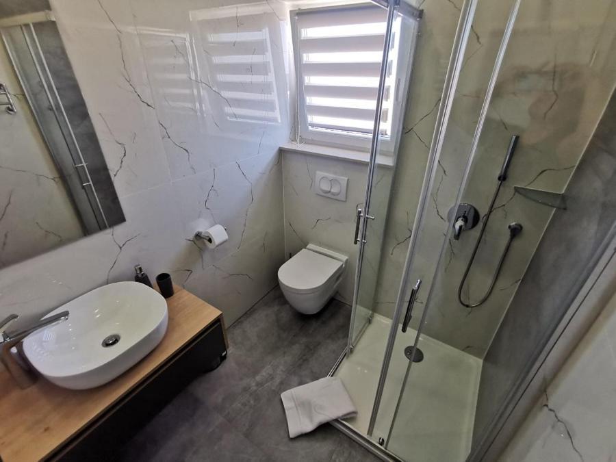 New Nikolina 4 Star Lägenhet Mali Lošinj Exteriör bild