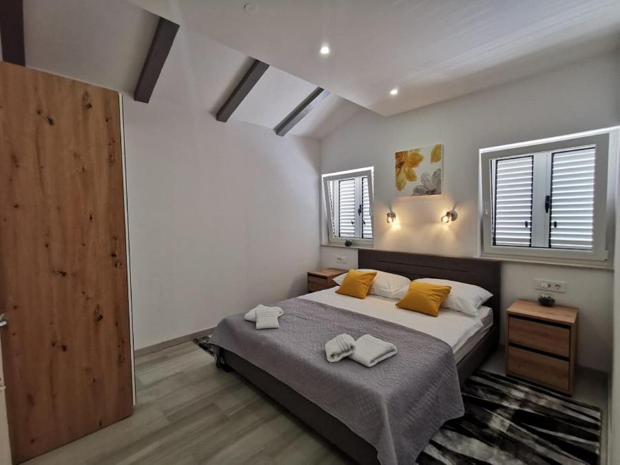 New Nikolina 4 Star Lägenhet Mali Lošinj Exteriör bild