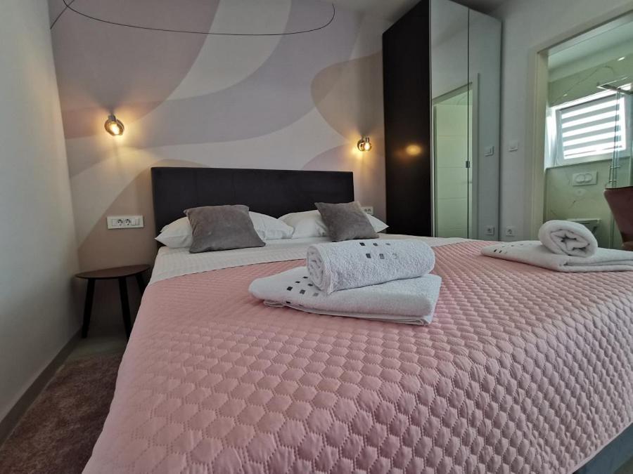 New Nikolina 4 Star Lägenhet Mali Lošinj Exteriör bild