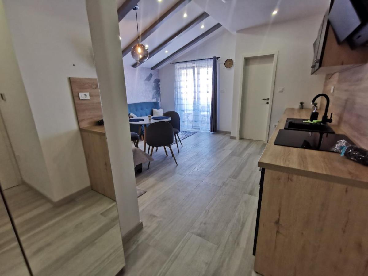 New Nikolina 4 Star Lägenhet Mali Lošinj Exteriör bild