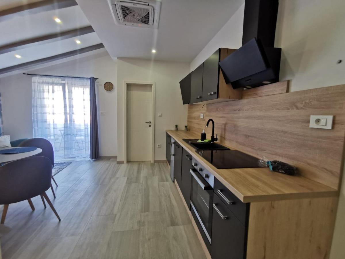 New Nikolina 4 Star Lägenhet Mali Lošinj Exteriör bild