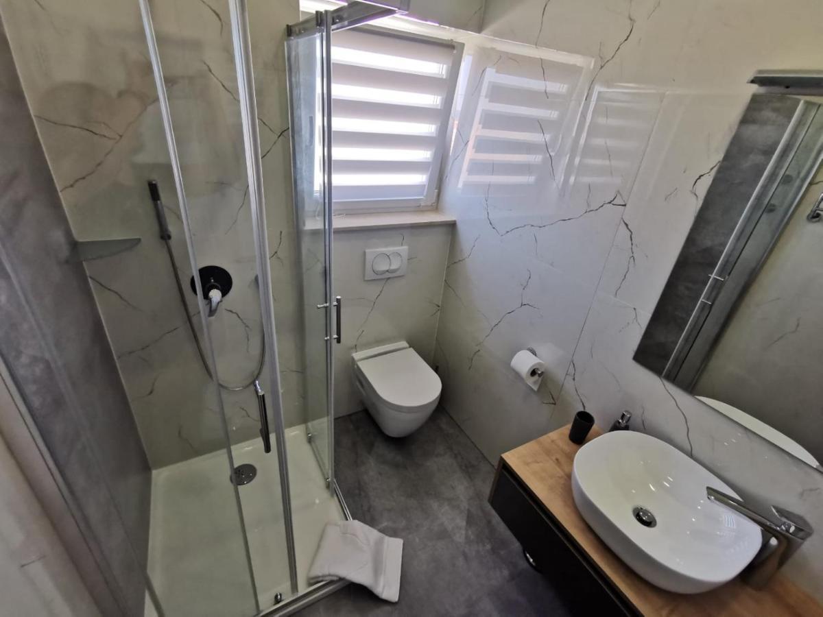 New Nikolina 4 Star Lägenhet Mali Lošinj Exteriör bild